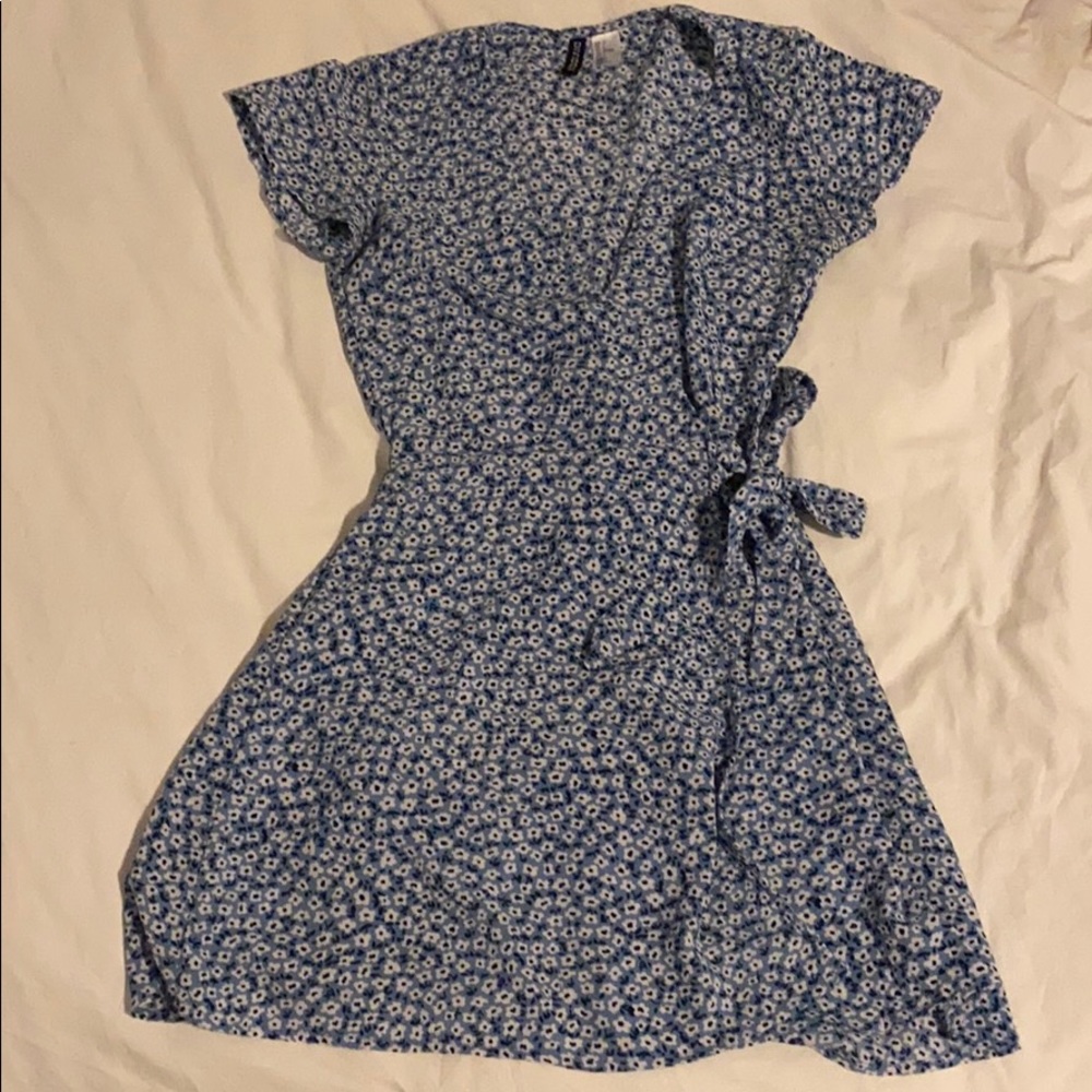 MAKE AN OFFER: light blue floral dress US size 2